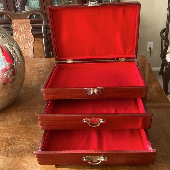 Rosewood Jewelry Box/Chest with Brass Accents - Vintage - Picture 9 of 12